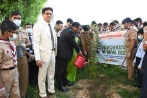 IIS Holds Cleanliness and Plantation Drive